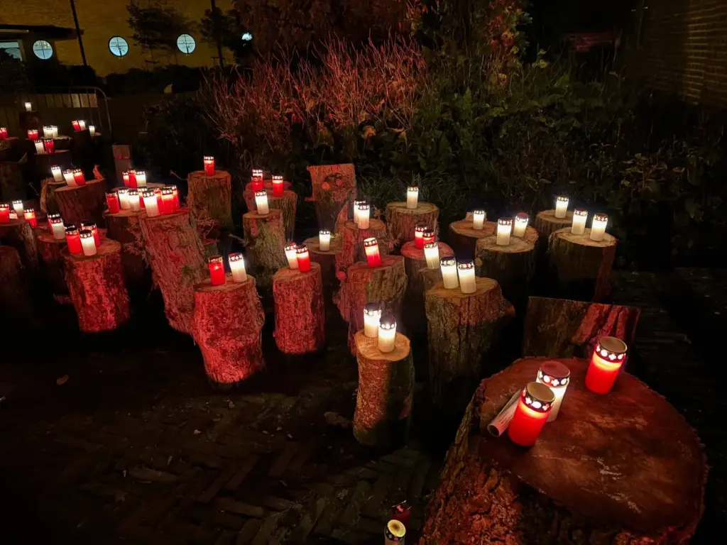Begraafplaats en Crematorium Westerveld in Driehuis tijdens de herdenking op Allerzielen