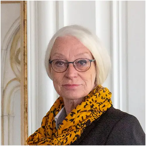 Portret van Sonja Raijmakers, thanatopracteur bij Uitendaal